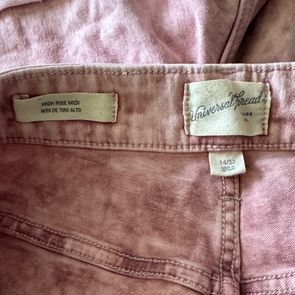 Universal Thread Acid Wash Pink Denim High Rise Midi Shorts Size 14 - Picture 6 of 8